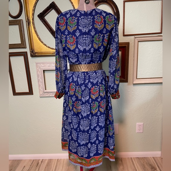 And I knew she had made me happy flowers in her hair flowers everywhere - Picture 2 of 6